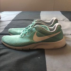 Girls Nike tennis shoes